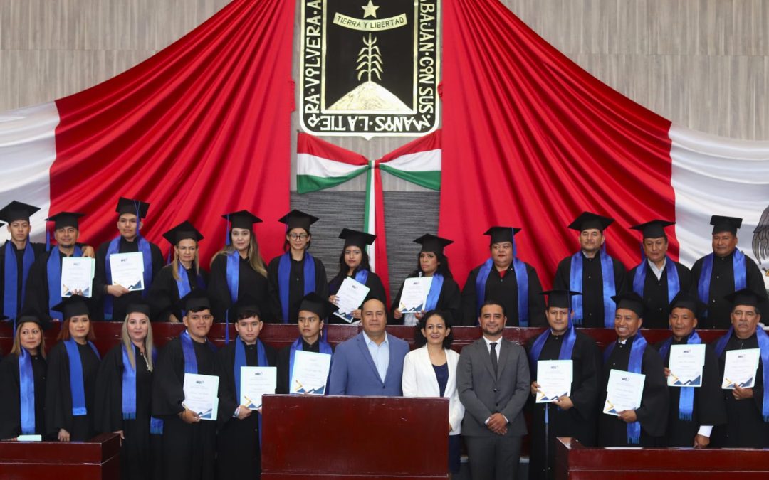 Entrega Congreso de Morelos reconocimientos a graduados de bachillerato general y licenciatura en pedagogía