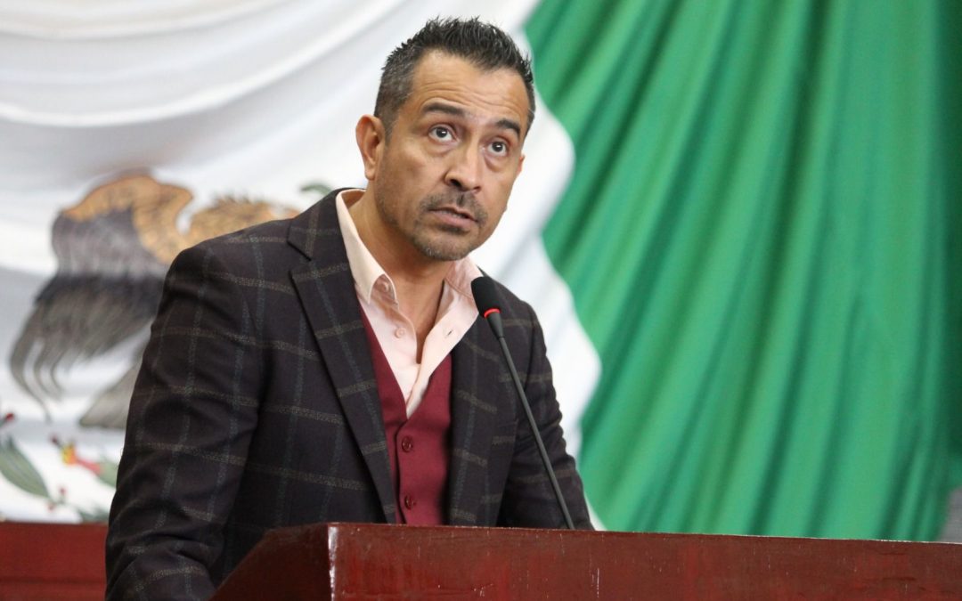 Incorporar el sistema braille y lengua de señas mexicano en todas las escuelas públicas, propone Arturo Pérez Flores