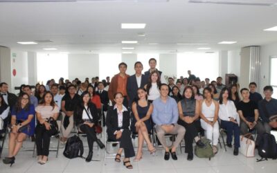 Recibe diputado Daniel Martínez Terrazas a estudiantes de la Facultad de Derecho de la UAEM en el Congreso