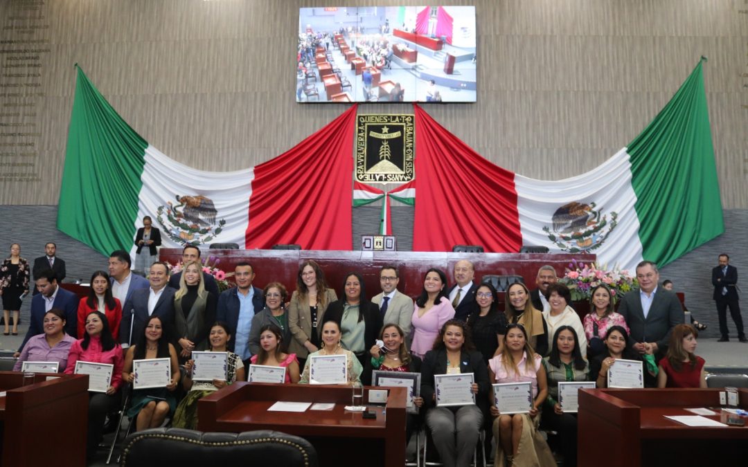 Entrega Congreso Presea Xochiquetzalli 2024 a Ixlol Preciado Bahena