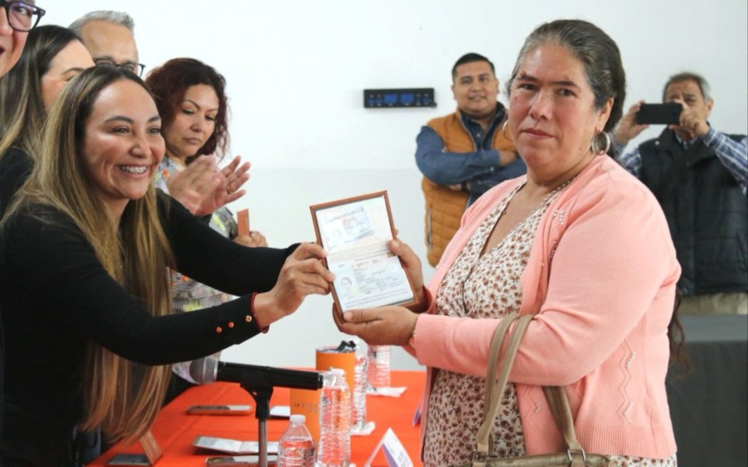 Hace entrega diputada Luz Dary Quevedo Maldonado de 17 visas como parte del programa “Una luz en tu corazón”