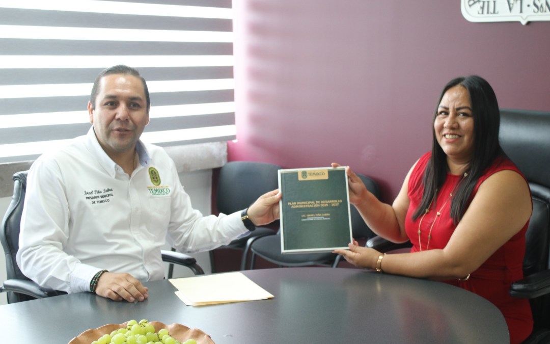 Recibe diputada Jazmín Solano Plan Municipal de Desarrollo de Temixco